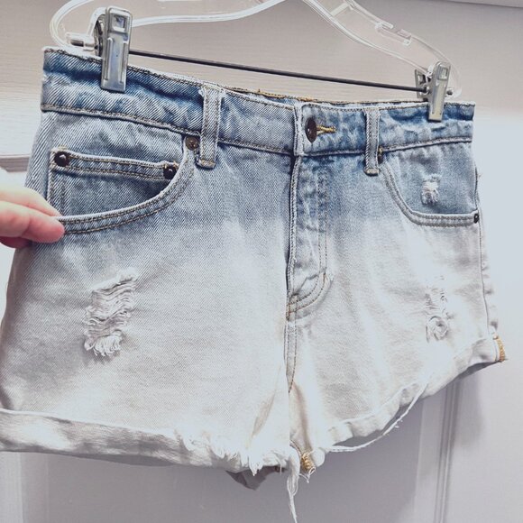 Billabong-Women's Cuffed Distressed Denim/Jean shorts-Size 28-Two Tone /Frayed - Picture 3 of 11